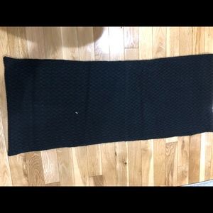 Used banana republic black infinity scarf